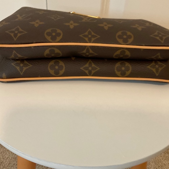 Louis Vuitton Pochette Liv Monogram - Picture 3 of 12